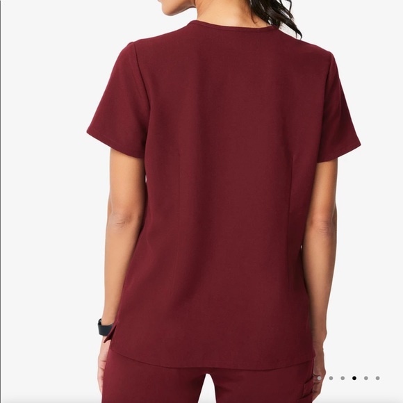 NWT FIGS Casma Three Pocket Scrub Top in Burgundy - Picture 4 of 10